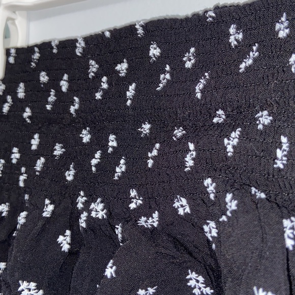Black floral skirt - Picture 2 of 3